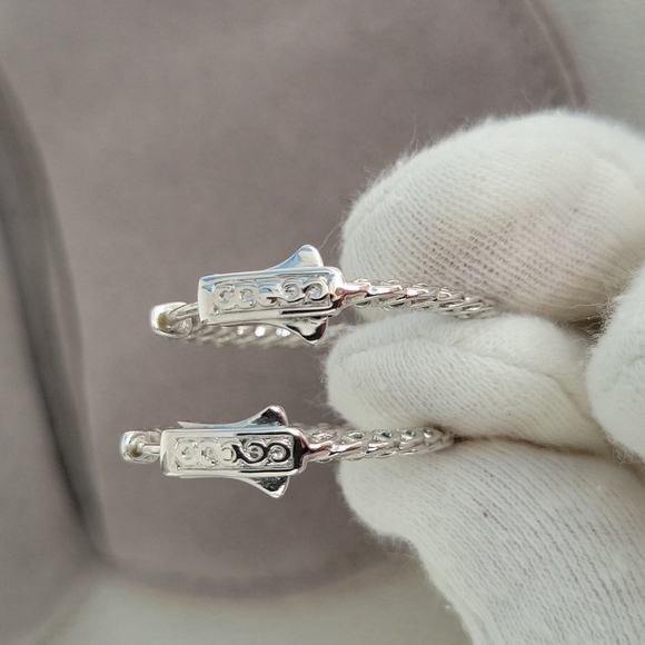 Kenneth Jay Lane Earrings - Picture 8 of 9